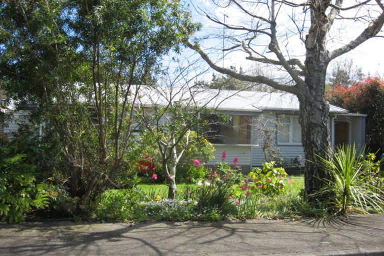 Photo of property in 16 Gordon Street, Glen Avon, New Plymouth, 4312