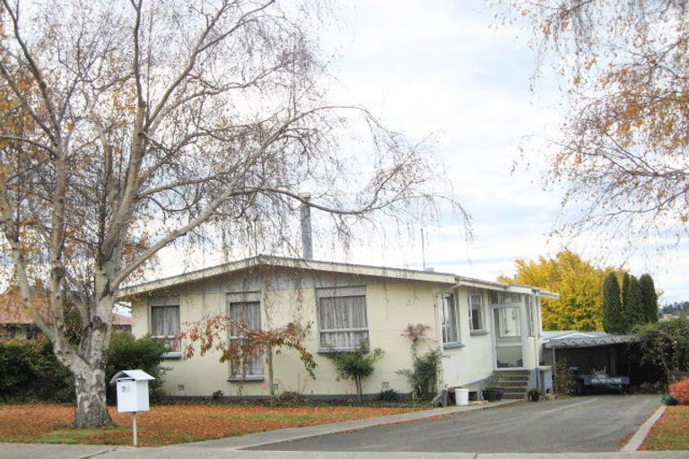 Photo of property in 24 Mcneil Street, Balclutha, 9230