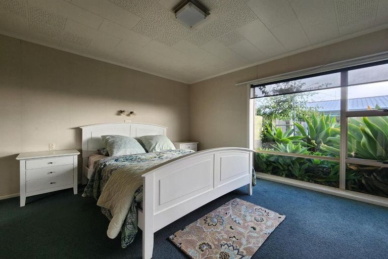 Photo of property in 8b Julian Place, Westown, New Plymouth, 4310