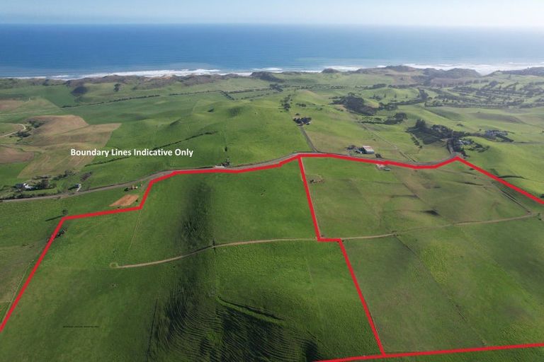 Photo of property in 177 Rehutai Road, Baylys Beach, 0377