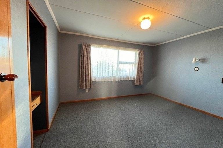 Photo of property in 12 Cowper Street, Milton, 9220