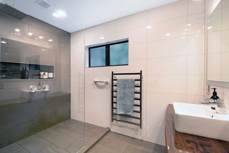 Photo of property in 125 Stoney Creek Drive, Waitakere, Henderson, 0782