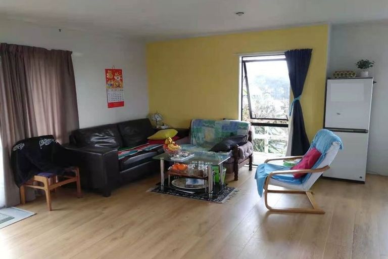 Photo of property in 2/9 Valecrest Place, Bayview, Auckland, 0629