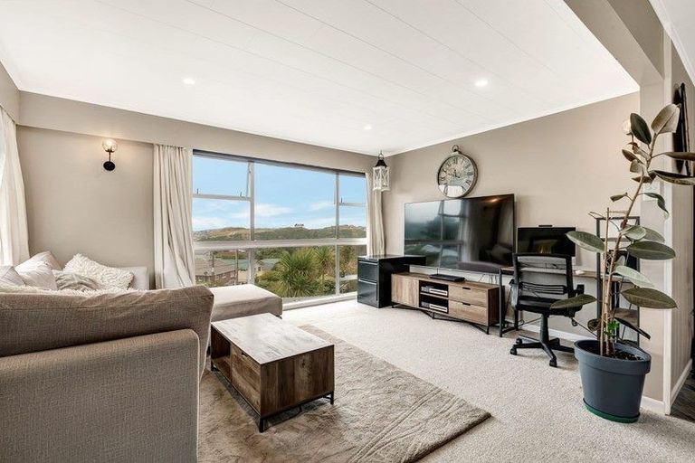 Photo of property in 33 Ernest Street, Ranui, Porirua, 5024