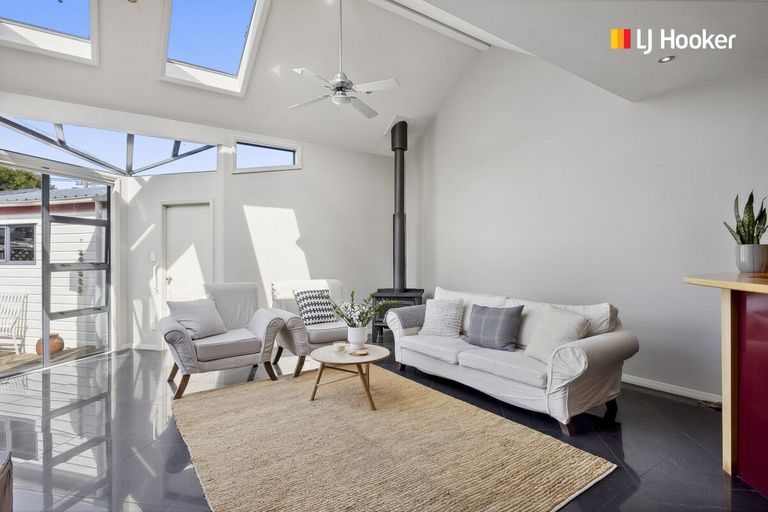 Photo of property in 85 Hargest Crescent, Saint Clair, Dunedin, 9012