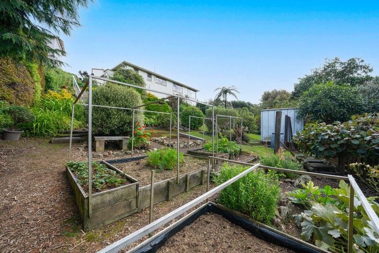 Photo of property in 6 Te Reinga View, Tawa, Wellington, 5028