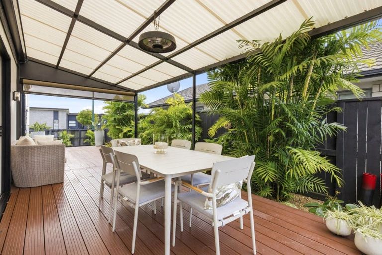 Photo of property in 28 Harding Drive, Papamoa Beach, Papamoa, 3118