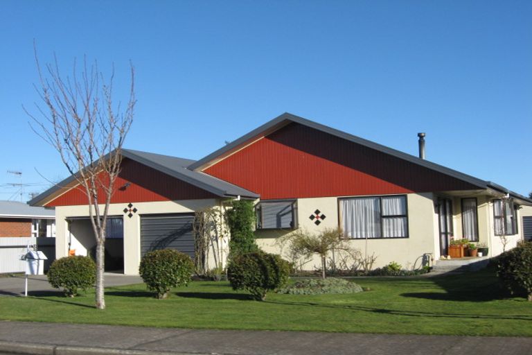 Photo of property in 8 Park Street, Winton, 9720