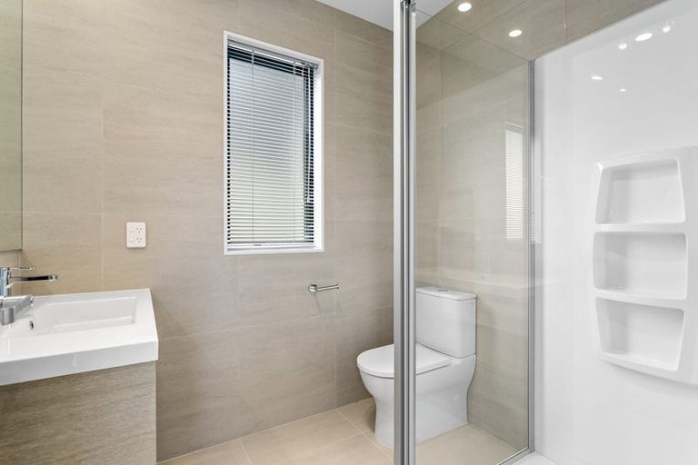 Photo of property in 31 Parkmore Drive, Rosehill, Papakura, 2113