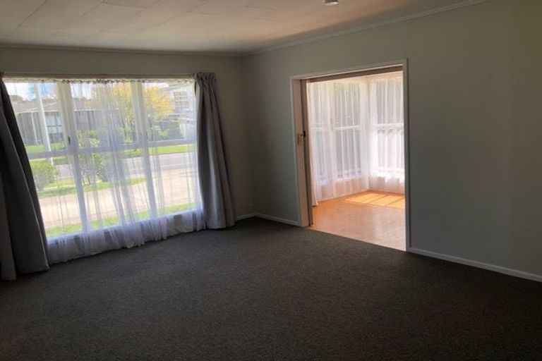 Photo of property in 44 Gossamer Drive, Pakuranga Heights, Auckland, 2010