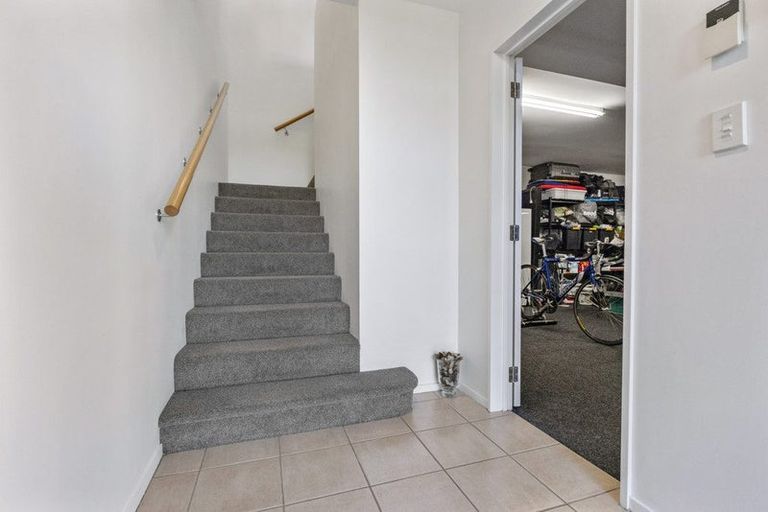 Photo of property in 10/8 Tobago Place, Sunnynook, Auckland, 0620