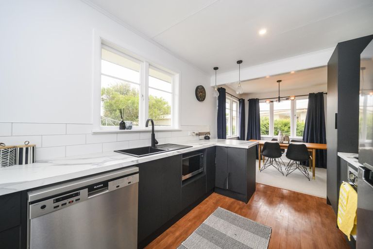 Photo of property in 17 Peters Avenue, Cloverlea, Palmerston North, 4412