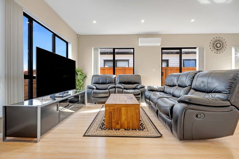 Photo of property in 26 Survila Street, Takanini, 2110