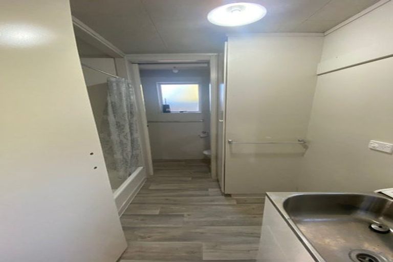 Photo of property in 17 Tauhinu Road, Greenhithe, Auckland, 0632