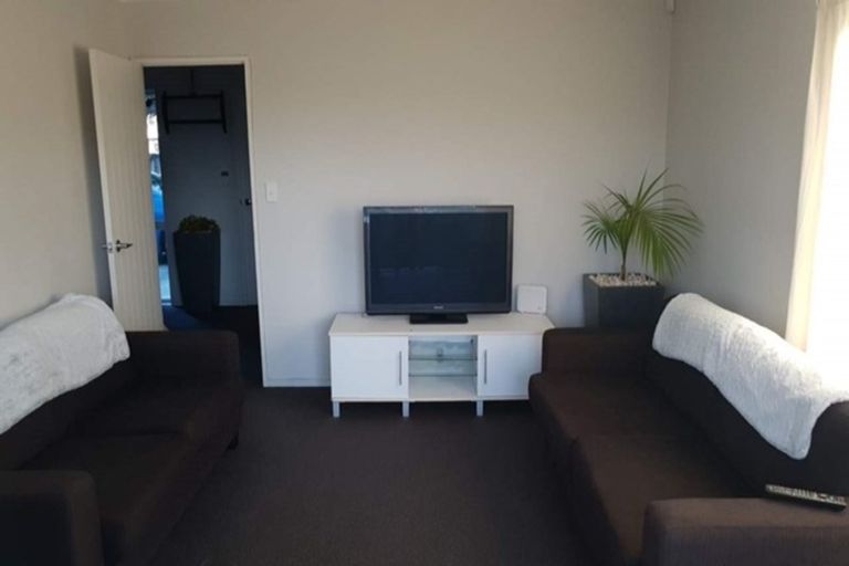 Photo of property in 16 Pono Place, Waiuku, 2123