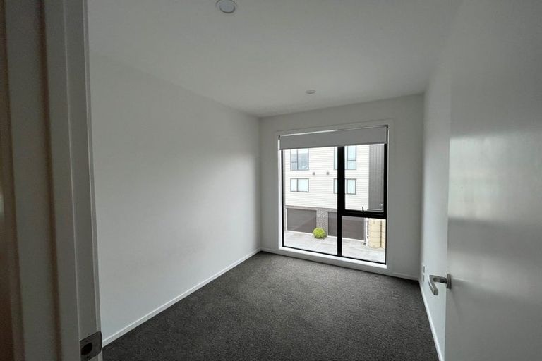 Photo of property in 4/504 Don Buck Road, Massey, Auckland, 0614