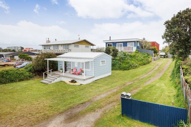 Photo of property in 7 Chaffey Street, Foxton Beach, Foxton, 4815