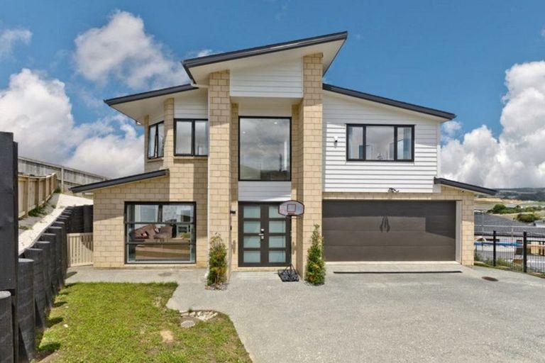 Photo of property in 23 Manawanui Way, Orewa, 0931