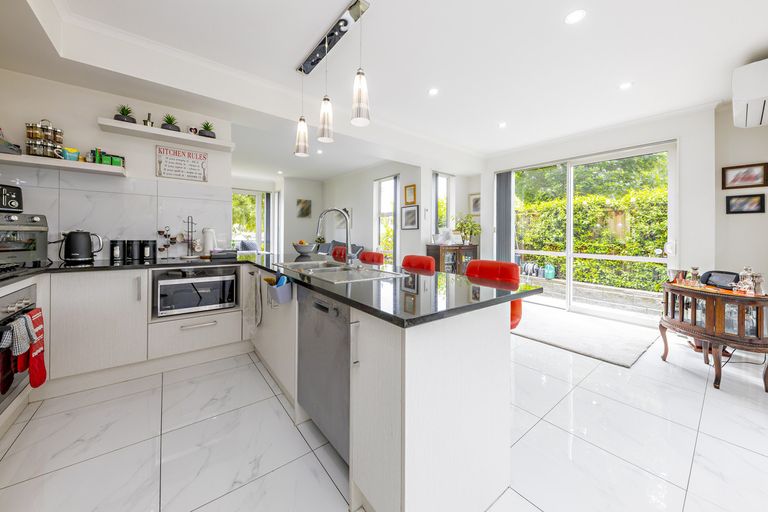 Photo of property in 37 Popokatea Drive, Takanini, 2112