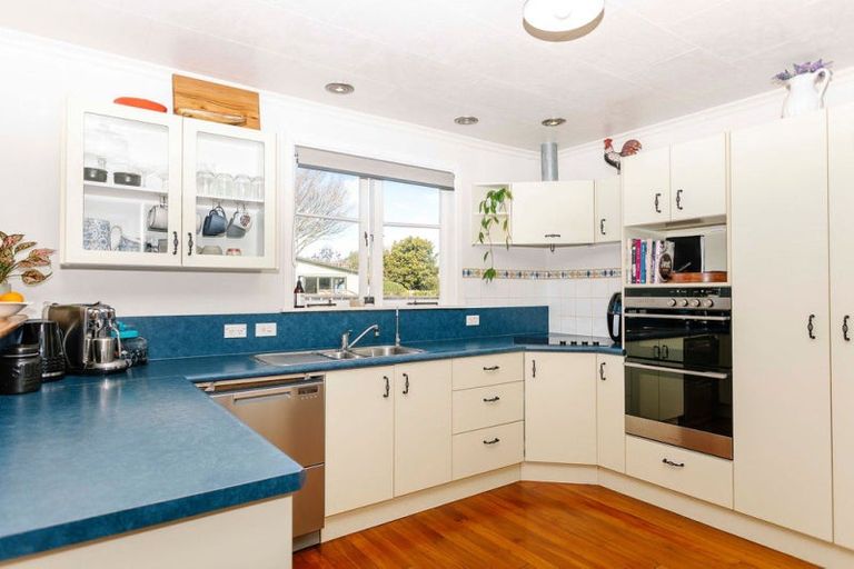 Photo of property in 17 Smith Street, Dannevirke, 4930