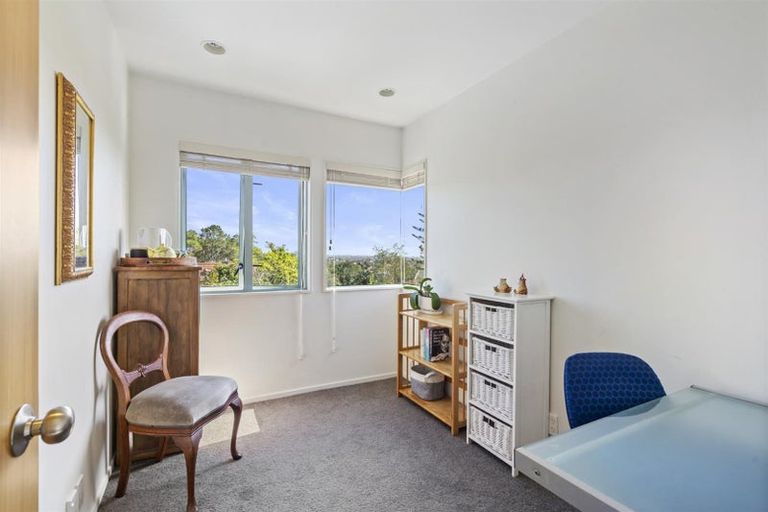 Photo of property in 2/110 Aberdeen Road, Campbells Bay, Auckland, 0620