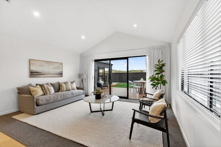 Photo of property in 7 Annie Aranui Drive, Poraiti, 4182