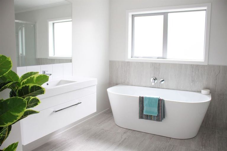 Photo of property in 27 Farnworth Terrace, Churton Park, Wellington, 6037