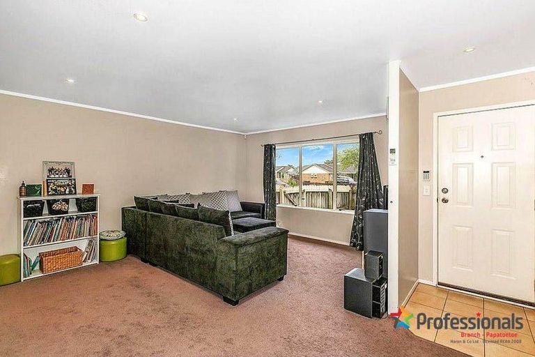 Photo of property in 3 Bernina Place, Weymouth, Auckland, 2103