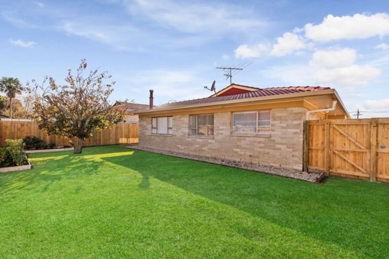 Photo of property in 2/461 Great South Road, Opaheke, Papakura, 2113