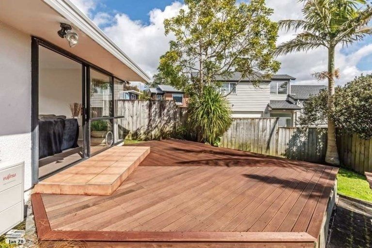 Photo of property in 2/8 Sunnynook Road, Sunnynook, Auckland, 0620