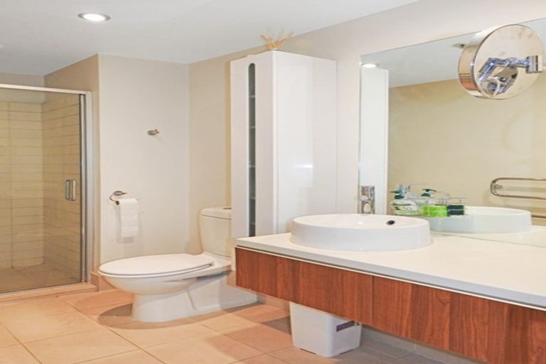 Photo of property in The Docks Apartments, 321/6 Dockside Lane, Auckland Central, Auckland, 1010