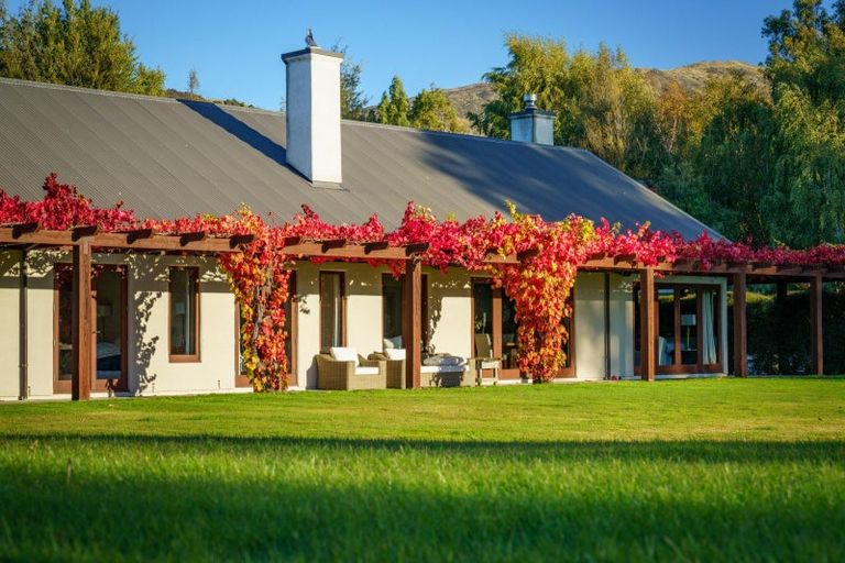 Photo of property in 355 Ballantyne Road, Wanaka, 9382