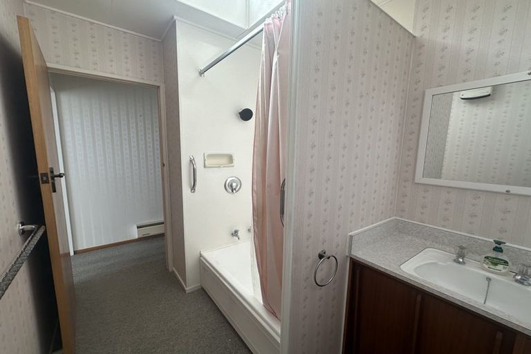 Photo of property in 2 Grant Street, Gore, 9710