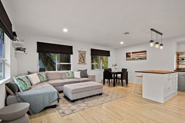 Photo of property in 29 Lilburn Crescent, Massey, Auckland, 0614