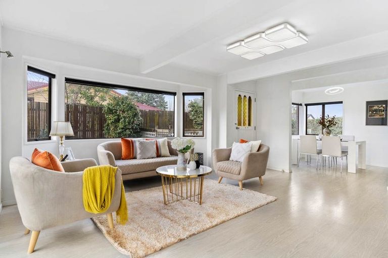 Photo of property in 1/5 Cornelian Crescent, Half Moon Bay, Auckland, 2012