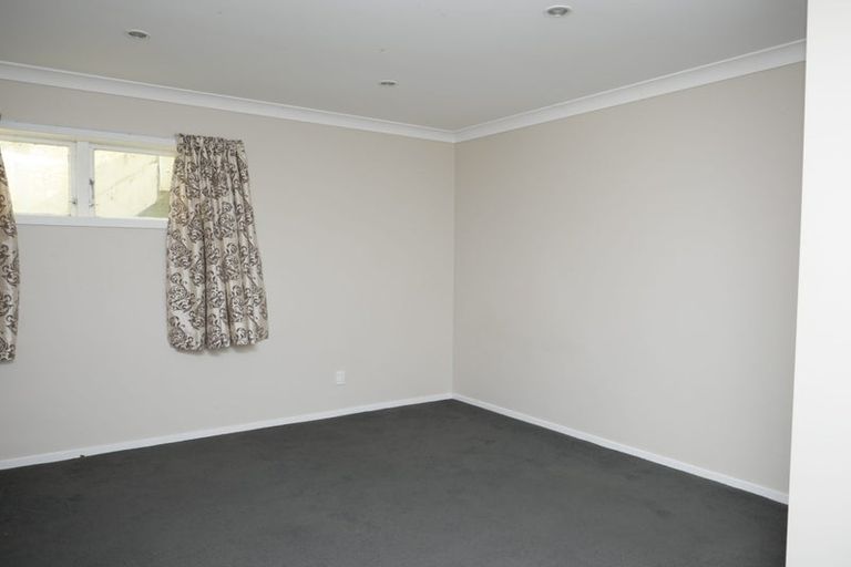 Photo of property in 70 Kelburn Parade, Kelburn, Wellington, 6012