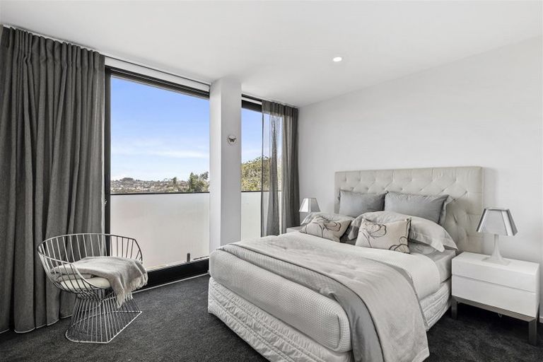 Photo of property in 11a Montgomery Avenue, Rothesay Bay, Auckland, 0630