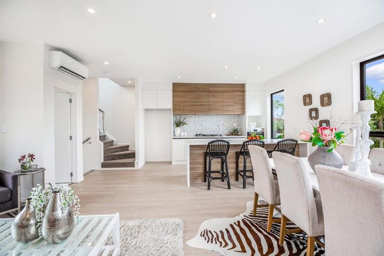 Photo of property in 16a Sheridan Drive, New Lynn, Auckland, 0600