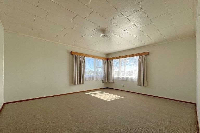 Photo of property in 75 Larnoch Road, Henderson, Auckland, 0610