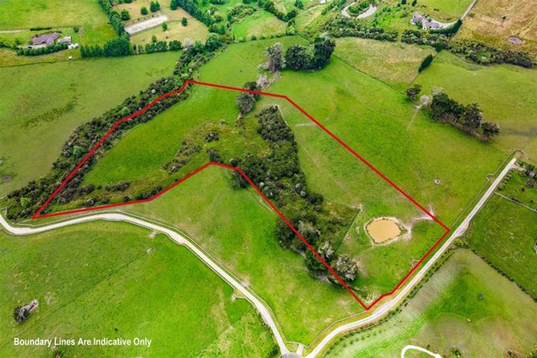 Photo of property in 14 Bobs Way, Dairy Flat, 0792