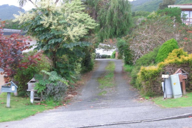 Photo of property in 9 Amokura Street, Waikanae, 5036