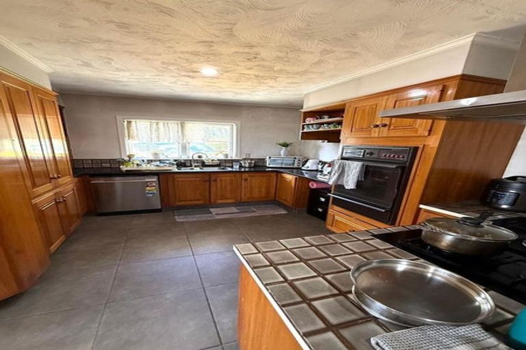 Photo of property in 205 Titirangi Road, Titirangi, Auckland, 0604