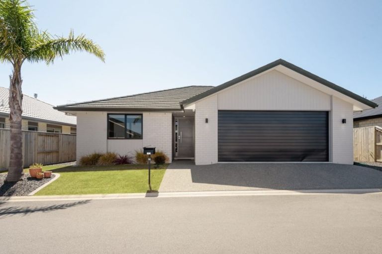 Photo of property in 14 Selliera Place, Papamoa Beach, Papamoa, 3118