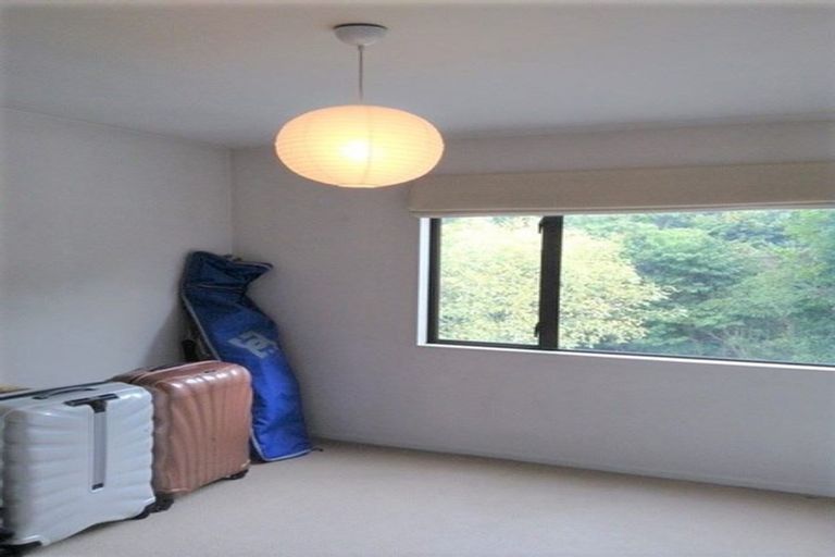 Photo of property in 8g Arotau Place, Grafton, Auckland, 1023