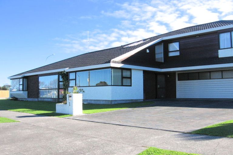 Photo of property in 1 Airport Drive, Milson, Palmerston North, 4414