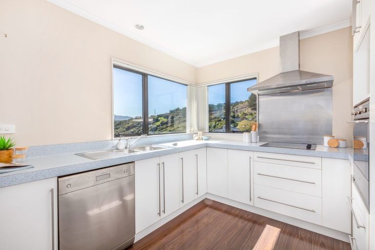 Photo of property in 16 Endeavour Drive, Whitby, Porirua, 5024