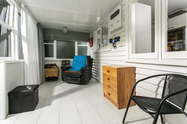 Photo of property in 61 Centreway Road, Orewa, 0931