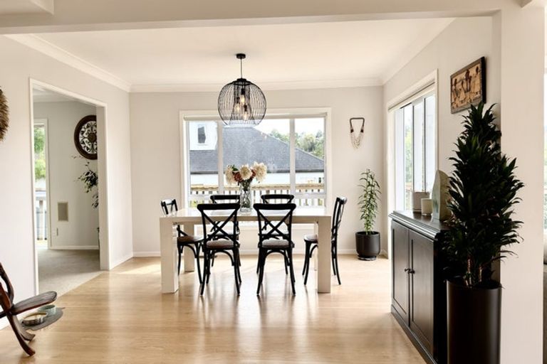 Photo of property in 42 Ravenstone Place, Chatswood, Auckland, 0626