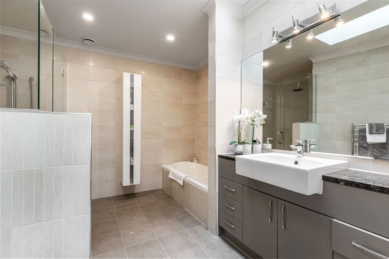 Photo of property in 30c Marine Parade, Mellons Bay, Auckland, 2014