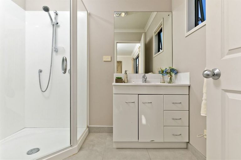 Photo of property in 14 Sapperton Drive, Henderson, Auckland, 0612